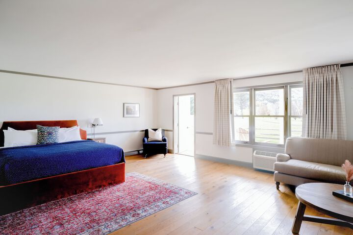 Room 33 of 76