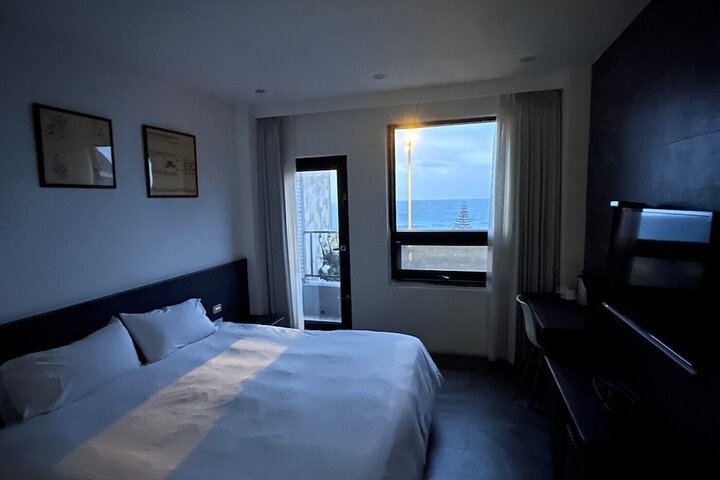 Room 8 of 17