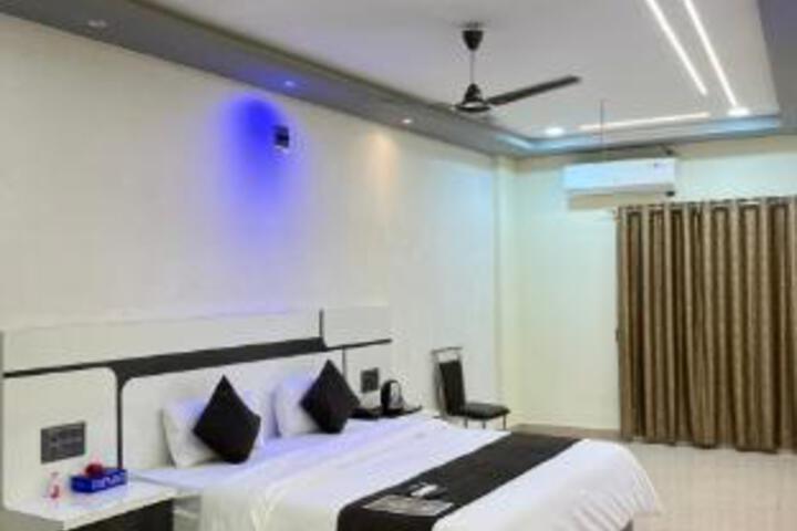 Room 4 of 5