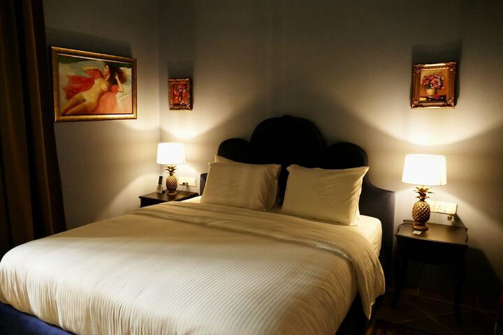 Room 30 of 97