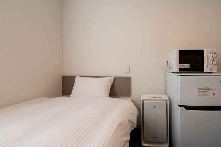 Room 6 of 16