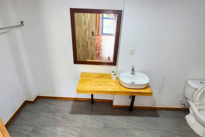 Room 33 of 104