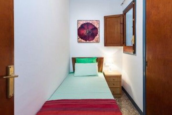 Room 4 of 10