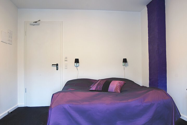 Room 8 of 76