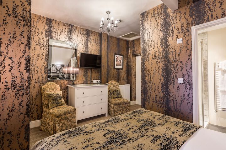Room 25 of 61