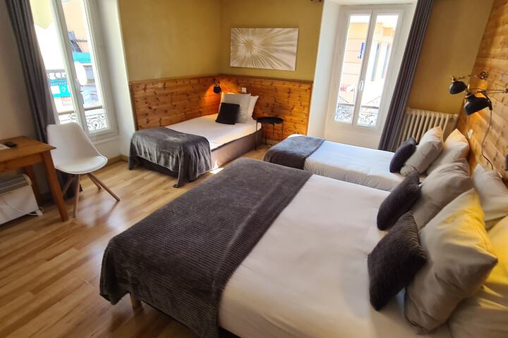 Room 16 of 28