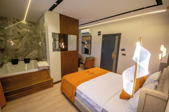 Room 28 of 106