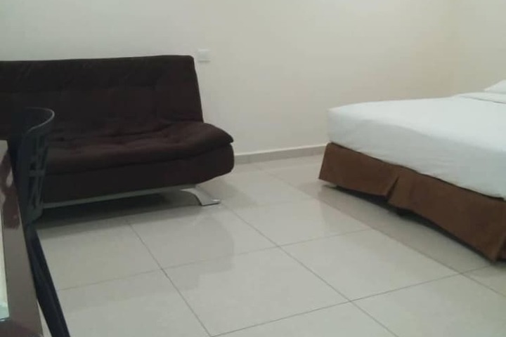 Room 4 of 18