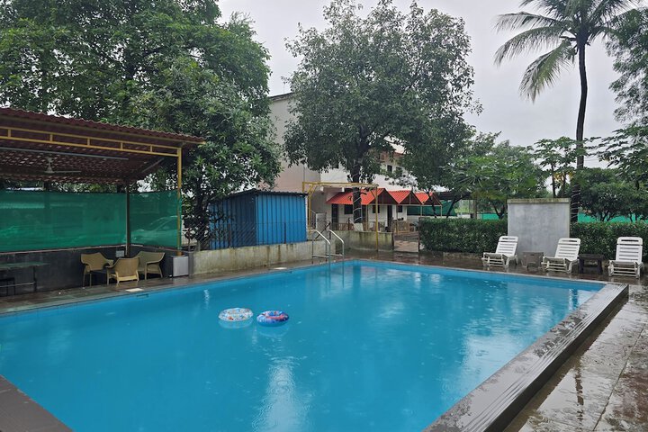 Pool 15 of 24
