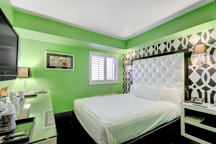 Pavilion 2 Queen Beds (8 of 20)