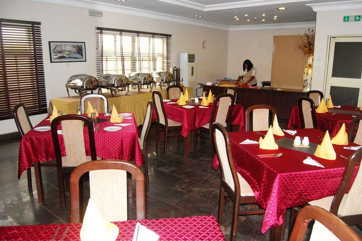 Dining 41 of 57