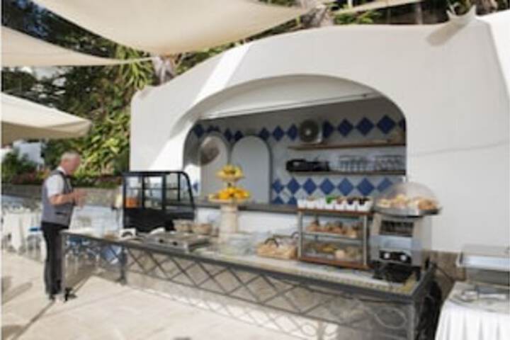 Breakfast/Coffee Service 75 of 111