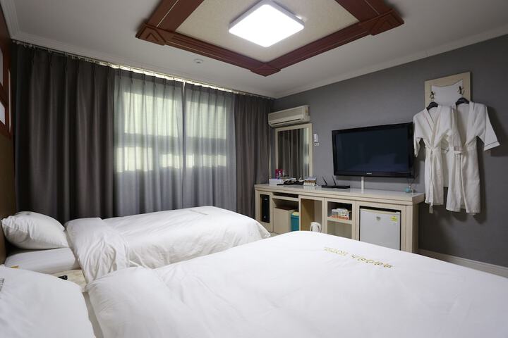 Room 21 of 32