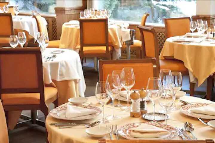 Dining 72 of 92