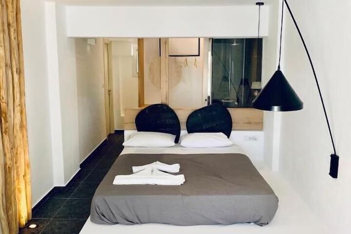 Room 6 of 43