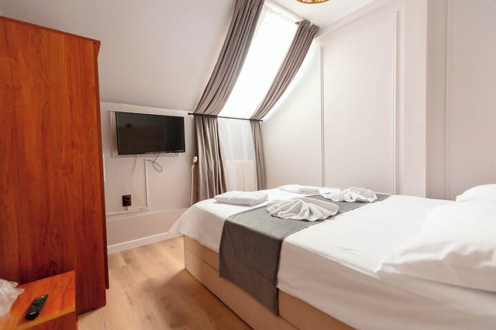 Room 11 of 29