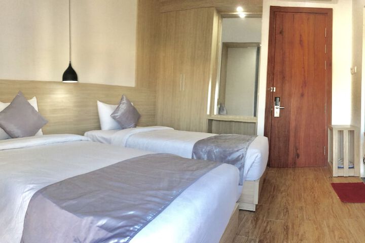 Room 12 of 48