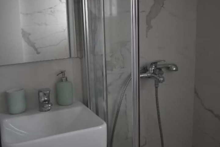 Room 17 of 27
