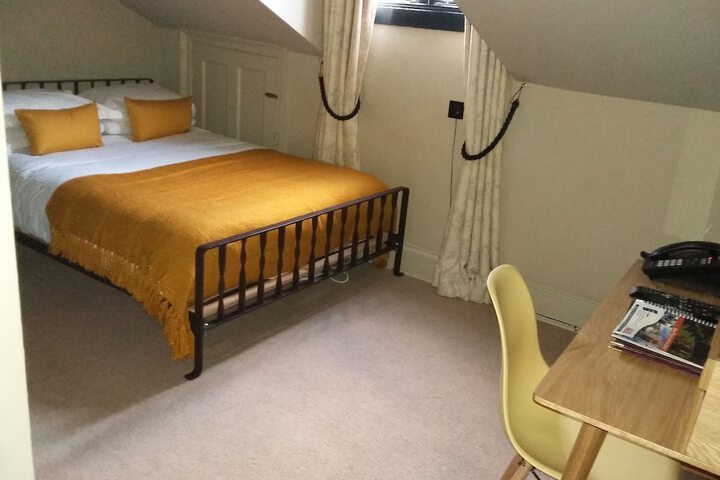 Room 35 of 196