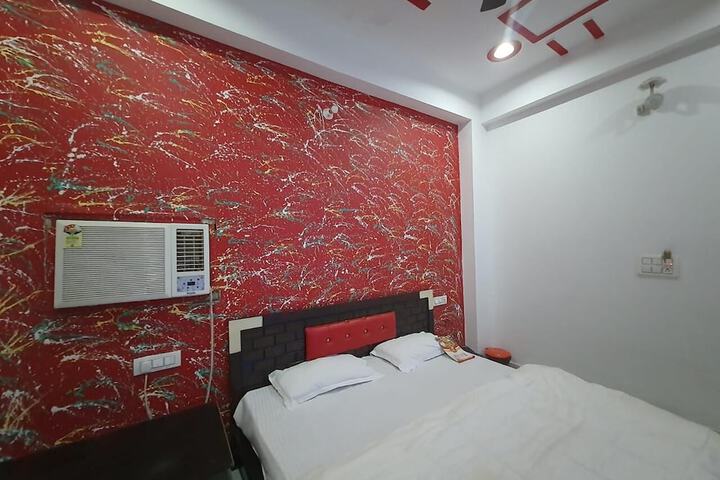 Room 2 of 4