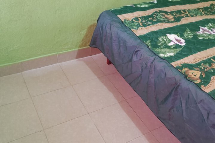 Room 6 of 18