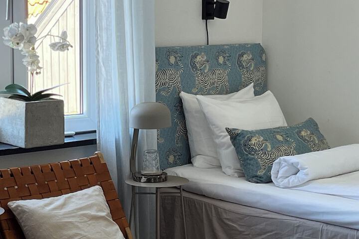 Room 25 of 62
