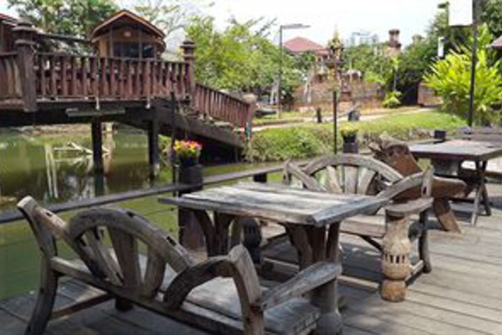 NONTNATEE HOMESTAY