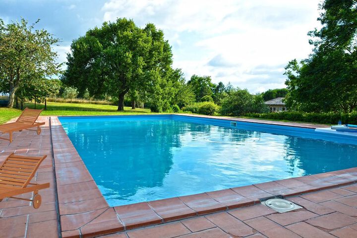 Pool 10 of 34