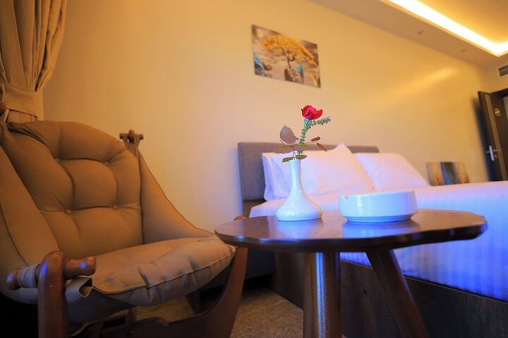 Room 12 of 37
