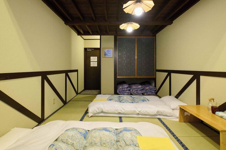 Room 14 of 93
