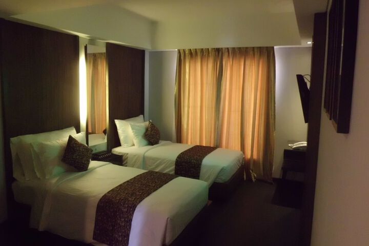 Room 7 of 24