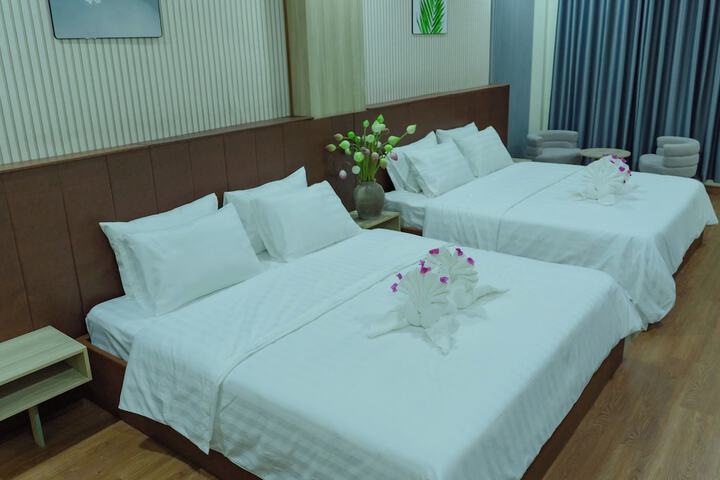Room 6 of 18