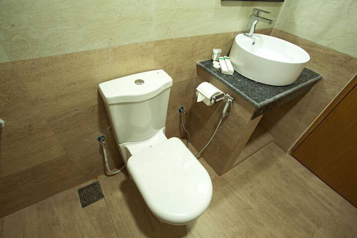 Room 6 of 25