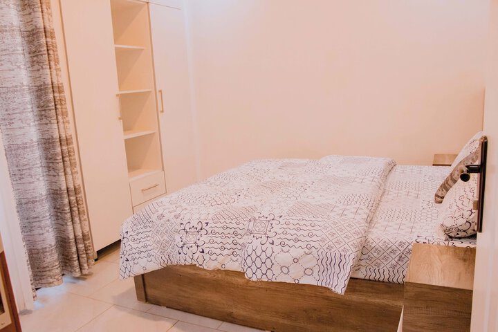 Room 7 of 28