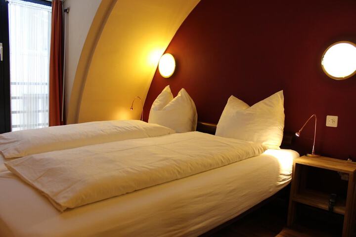 Room 17 of 38
