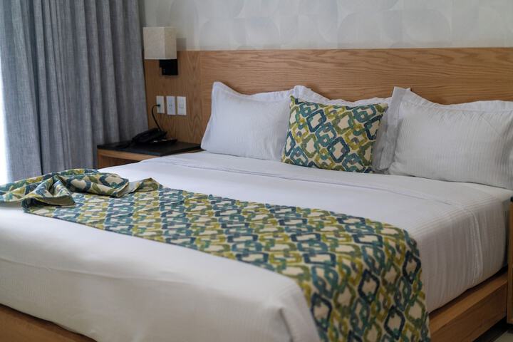 Room 4 of 33