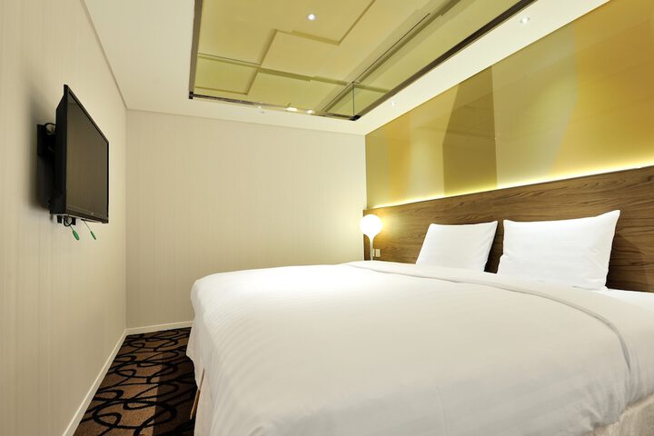Room 42 of 171