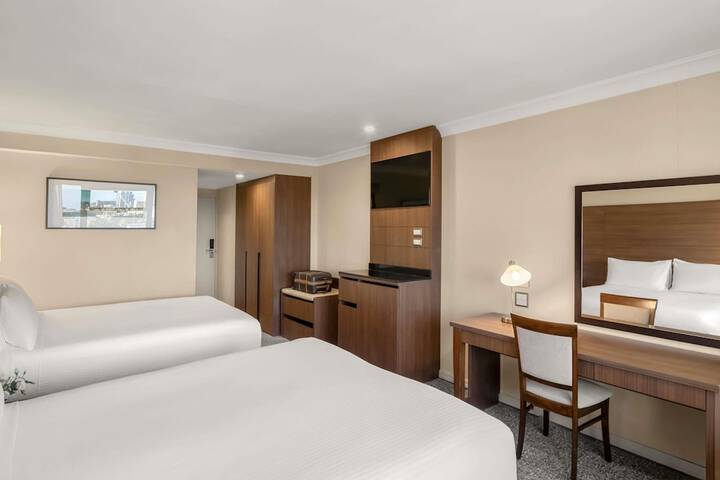Room 7 of 79