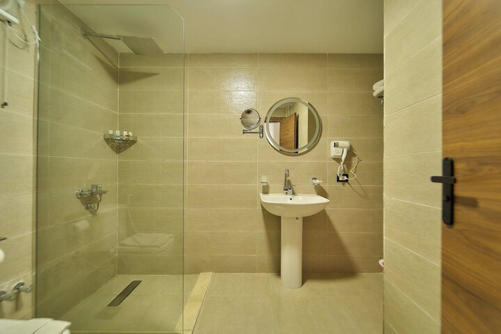 Room 130 of 174