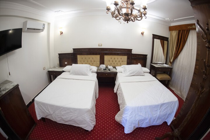 Room 6 of 7