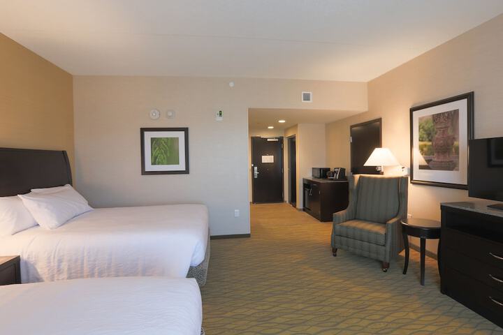 2 Queen Beds (6 of 15)