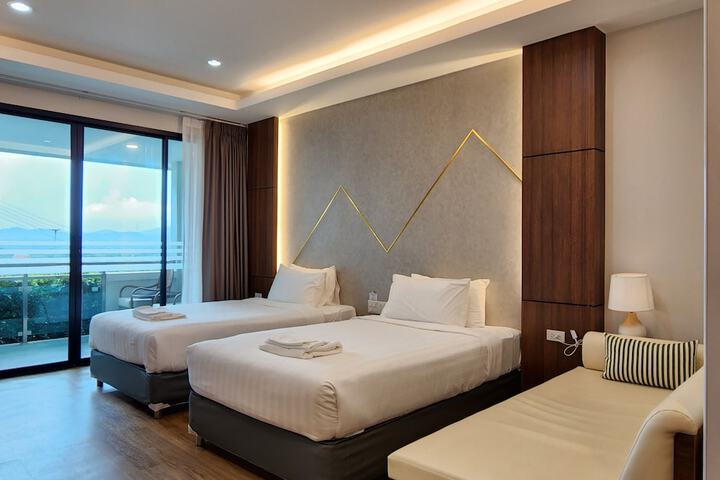 Room 6 of 30