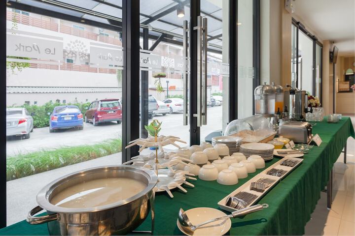 Breakfast/Coffee Service 18 of 40