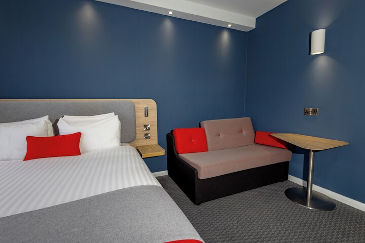 Room 12 of 32