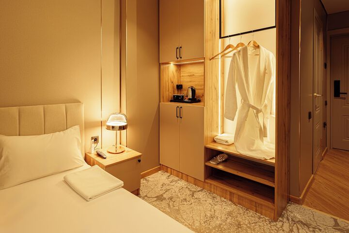 Room 3 of 16