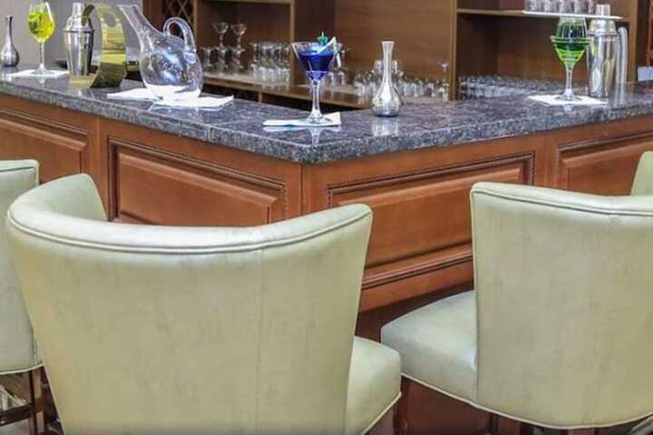 Lounge 65 of 71