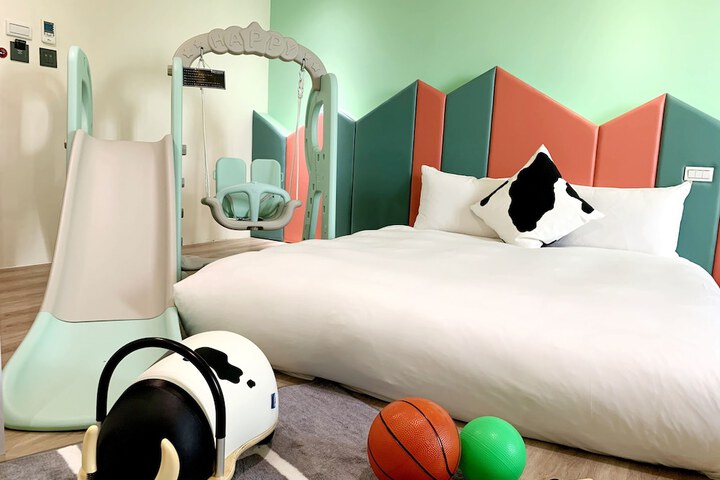 Room 32 of 61