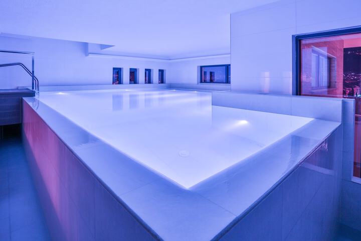 Pools & Facilities