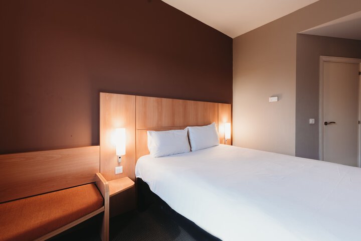 Room 8 of 116