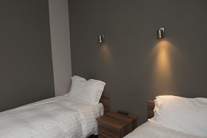Room 7 of 25